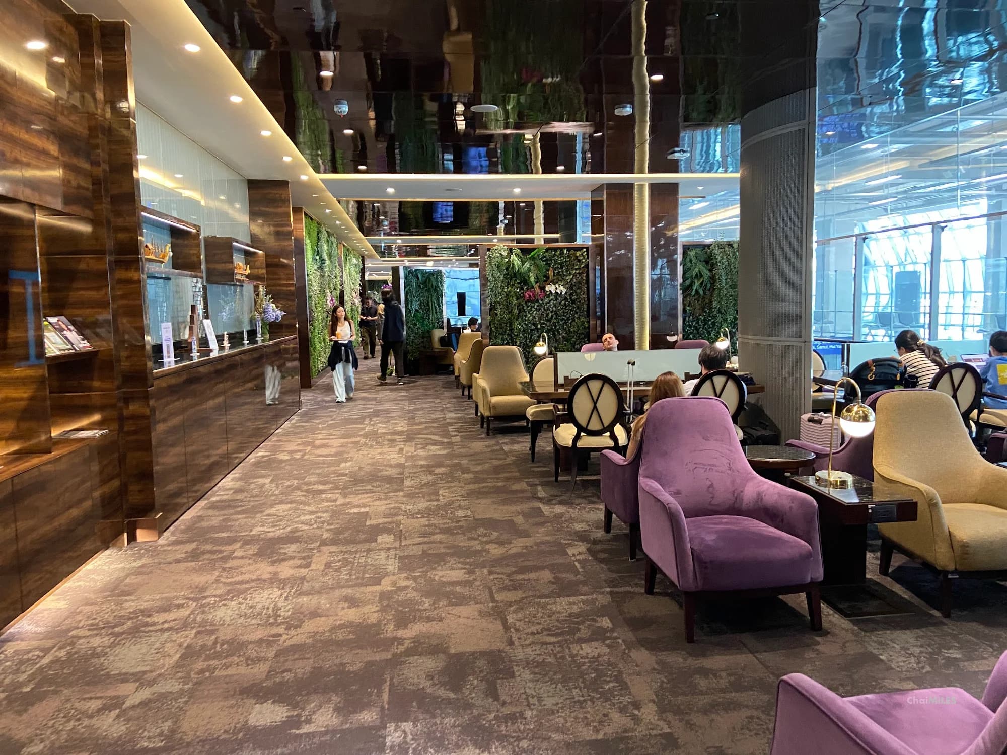 รีวิว Royal Orchid Lounge การบินไทย สนามบินสุวรรณภูมิ (Concourse D) โซน Royal Silk มีขนมครก กาแฟบาริสต้า และ Häagen-Dazs