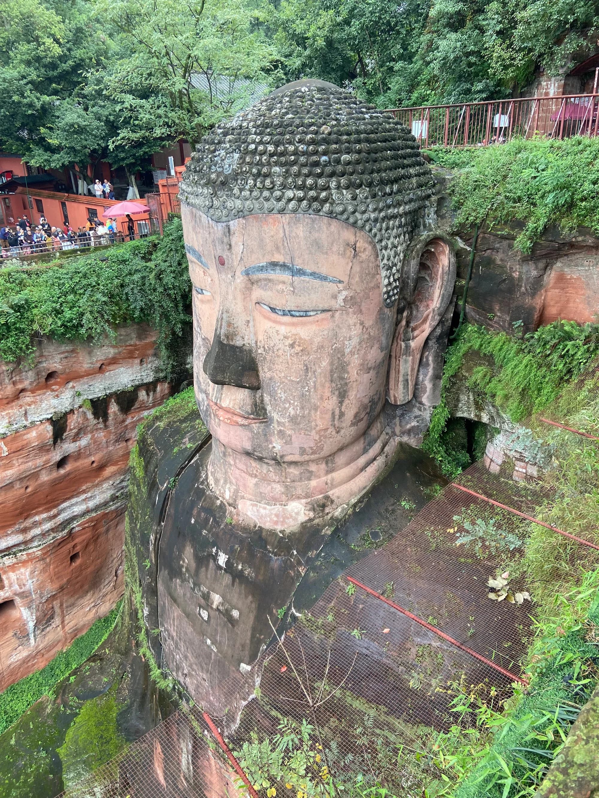 รีวิวพระใหญ่เล่อซาน (Leshan Giant Buddha) เส้นทางเดินชม รถรับส่งในเขตพระใหญ่ และฝากกระเป๋าฟรีที่สถานี Leshan